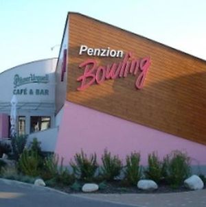 Penzion Bowling Lipótszentmiklós Exterior photo
