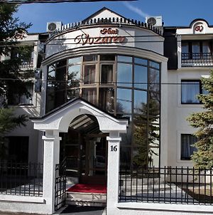 Garni Hotel Vozarev Belgrád Exterior photo