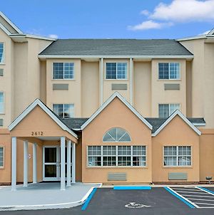 Microtel Inn & Suites By Wyndham Bushnell Exterior photo
