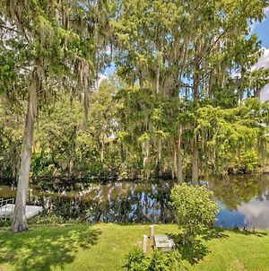 Old Florida Setting With Kayaks And Fishing Poles Villa Inverness Exterior photo