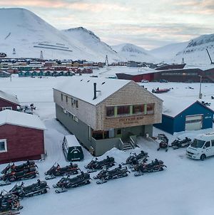 Russkiy Dom Longyearbyen Exterior photo