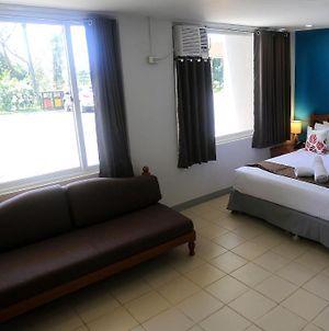 Emerald Manor Hotel Olongapo Exterior photo