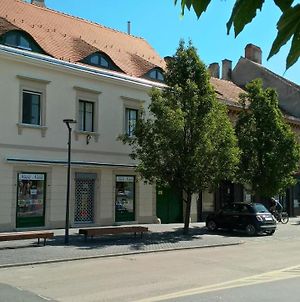 Belváros Apartmanház Sopron Exterior photo