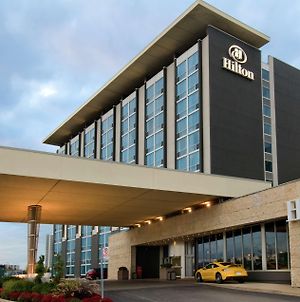 Hilton Toronto Airport Hotel & Suites Mississauga Exterior photo