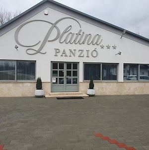 Platina Panzió*** Újhartyán Exterior photo