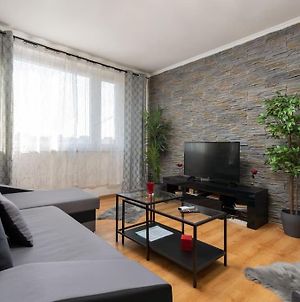 Spacious And Bright Flat Between Airport & Center Budapest Exterior photo