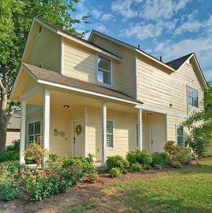 Cozy Cottage Sleeps 12 In Central Georgetown - By Pmi Austin Metro Exterior photo