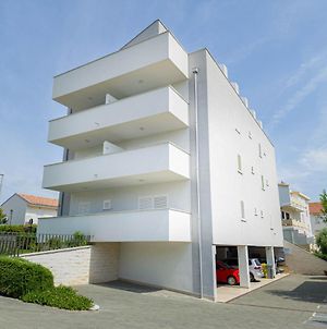 Vila Novak, One-Bedroom Apartment With Balcony And Sea View Has A Jacuzzi On Balcony Novalja Exterior photo