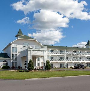 Clarion Hotel & Suites Wisconsin Dells Exterior photo