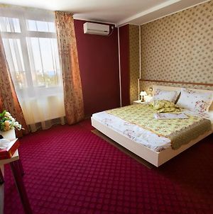 Hotel La Gil Bukarest Room photo