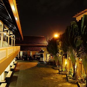 Mataram Hotel Exterior photo