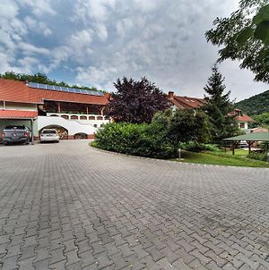 Hetényi Apartmanház és Birtok Hotel Mecseknádasd Exterior photo