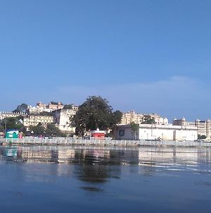 Lake Face Udaipur Exterior photo