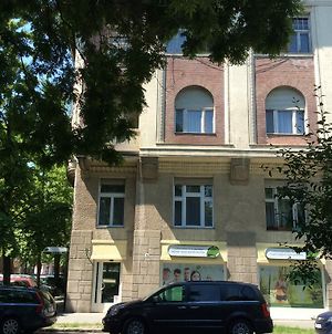 Stefánia Stúdió Apartmanok Szeged Exterior photo