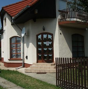 Zsuzsanna vendégház Mezőkövesd Exterior photo