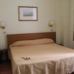 Hotel Pomezia Róma Exterior photo