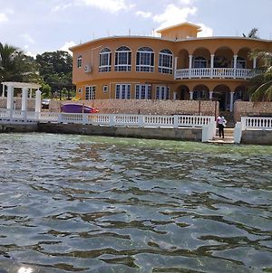 Waters Edge Guest House Montego Bay Exterior photo
