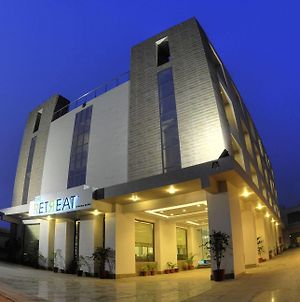 The Retreat Hotel Agra  Exterior photo