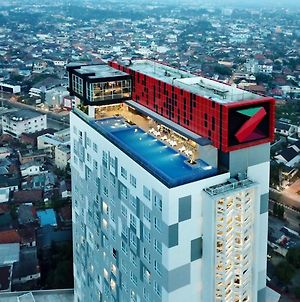 The Zuri Hotel Palembang Exterior photo