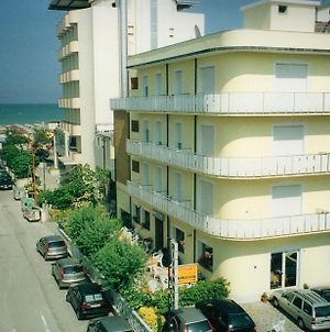 Hotel Rivamare Cervia Exterior photo