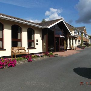 Cedar Lodge Hotel & Restaurant Newbawn Exterior photo