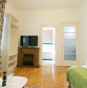 Bright Studio In The Heart Of The City With Netflix Bukarest Exterior photo