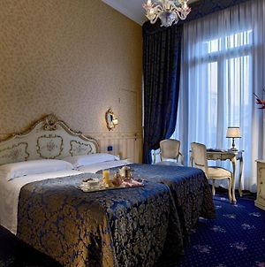 Hotel Montecarlo Velence Room photo