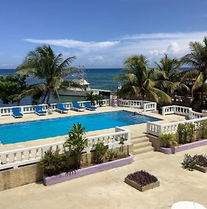 Cariblue Hotel & Scuba Resort Montego Bay Exterior photo