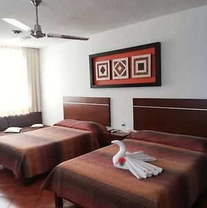 Hotel Los Girasoles Cancún Exterior photo
