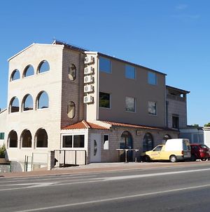 Apartments Mario With Private Parking Makarska Exterior photo