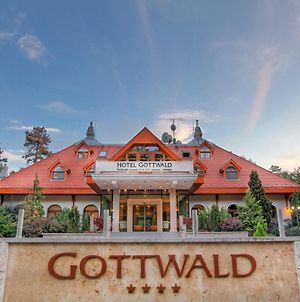 Hotel Gottwald Tata Exterior photo